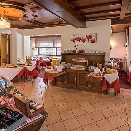 Logis Au Bois Le Sire Hotel