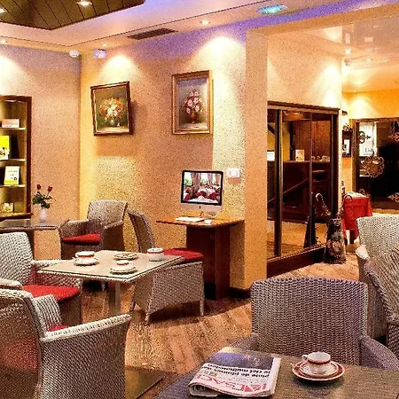 Hotel Logis Au Bois Le Sire 3*